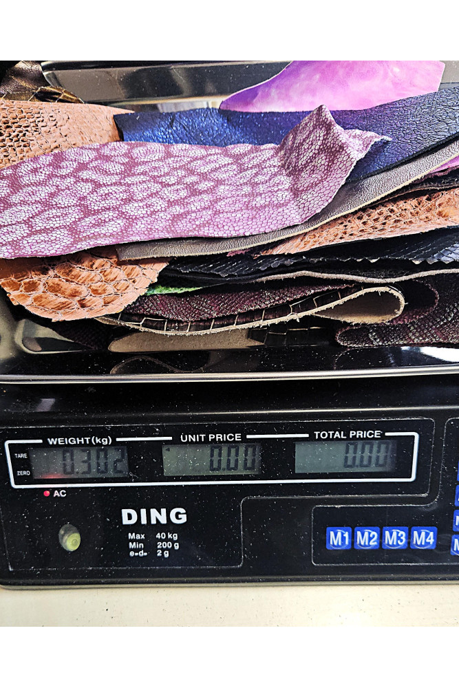 Leather offcuts, 2x4"/5x10 cm minimum...