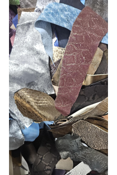 Leather offcuts, 2x4"/5x10 cm minimum measures, RANDOM selection, MIX of printed, metallic, solid colors, patent and vintage pcs