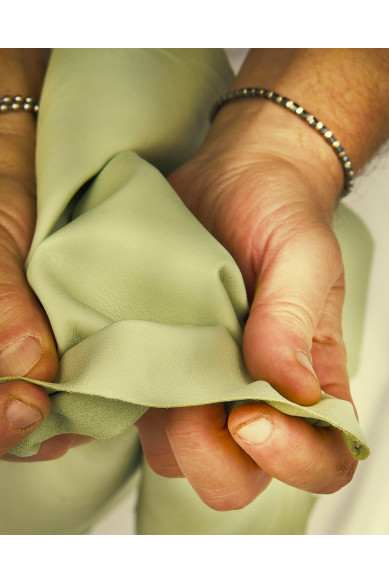 NAPPA verde pistacchio in lotti o pelli singole, pelle morbida liscia per abbigliamento, pellame agnello