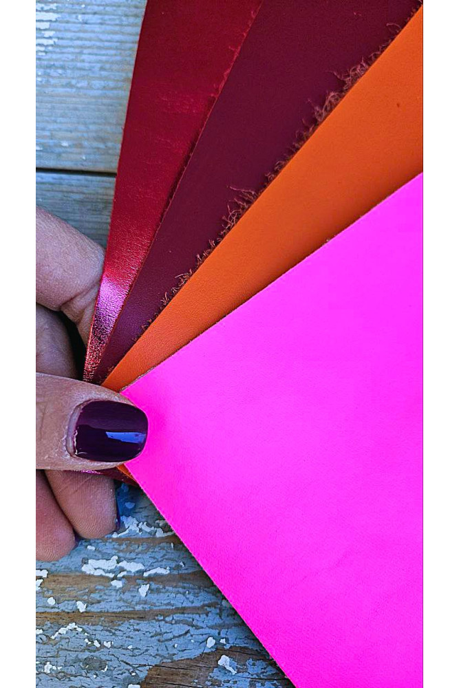 4 Selected leather pieces, solid...