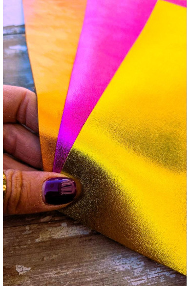 3 Ritagli di pellami unici selezionati, laminati toni VIVACI, arancione, fucsia e giallo, pezzi come da foto 20x25 cm