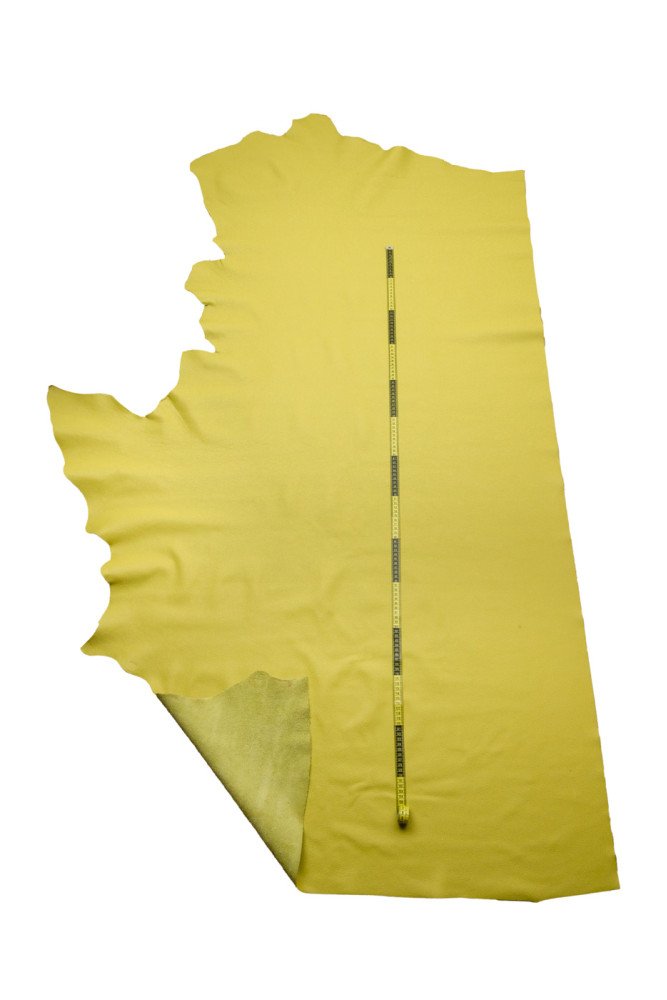 Pelle giallo verdastro con GRANA...