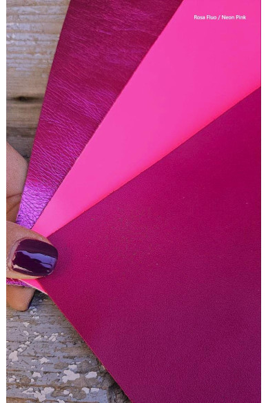 3 Ritagli di pellami unici selezionati, tinta unita, rosa, rifinizioni diverse pezzi come da foto  20x25 cm