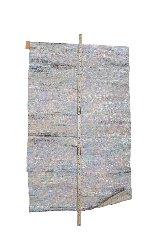 Pellame color grigio chiaro laminato...