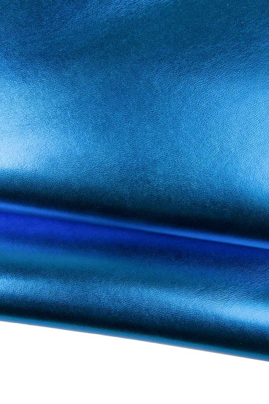 Pellame LAMINATO AZZURRO, capra metallizzata blu chiaro, pelle liscia lucida luminosa, morbida