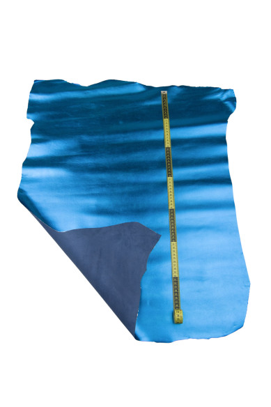 Pellame LAMINATO AZZURRO, capra metallizzata blu chiaro, pelle liscia lucida luminosa, morbida
