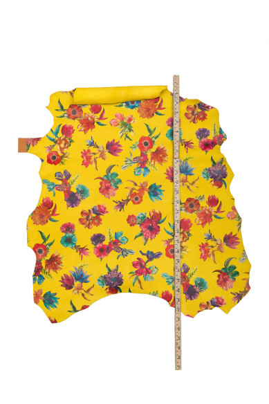 Pelle fiorata su base camoscio giallo, capra scamosciata stampa FLOREALE MULTICOLOR, pellame per hobbisti