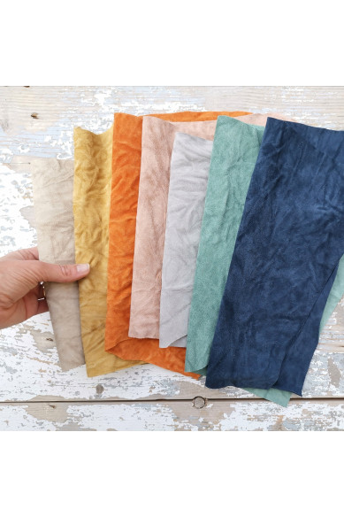 7 ritagli di pellami unici selezionati, pezzi di pelle scamosciati stropicciati palette colori pastello, come da foto