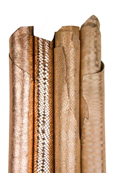 Assortimento pellami ROSA, 4 pelli di capra metallizzate  con stampe varie, materiali pregiati per il fa i da te.