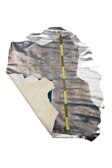 Lotto di 3 pelli abbinate come da foto: 2 capre laminate ARGENTO e un vitello scamosciato blu con GLITTER oro e argento